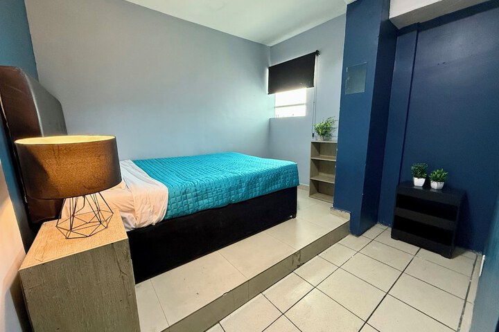 Room 6 of 25
