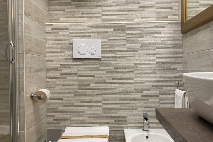 Room 62 of 102