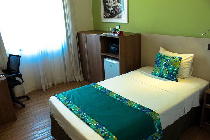 Room 9 of 40