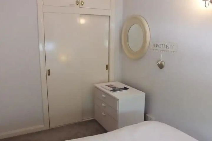 Room 5 of 16