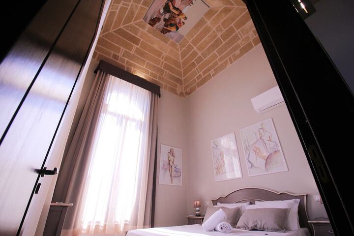 Room 5 of 17