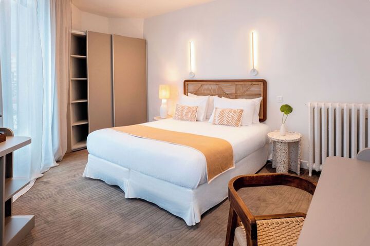 Room 32 of 67