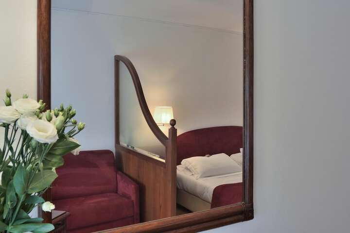 Room 12 of 48