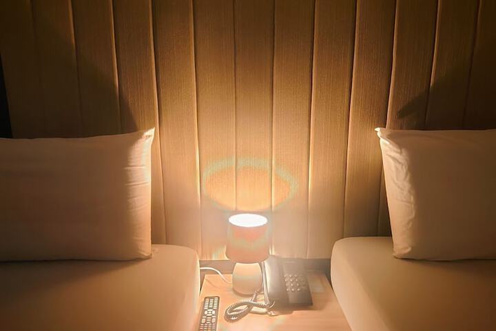 Room 5 of 16