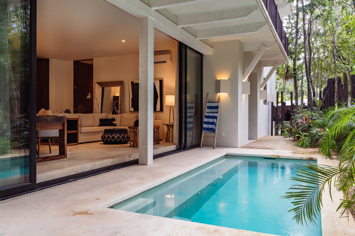 Pool 10 of 16