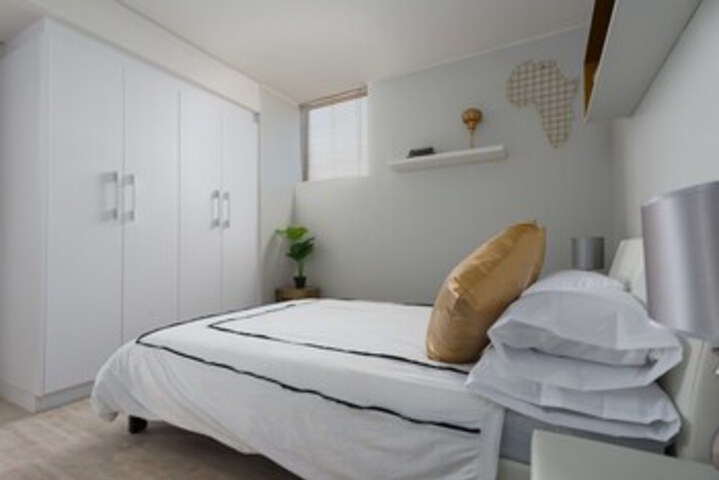 Room 7 of 16