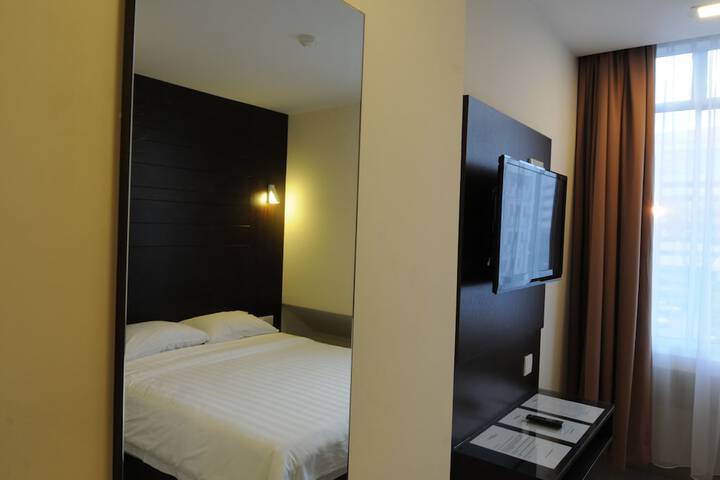 Room 11 of 17