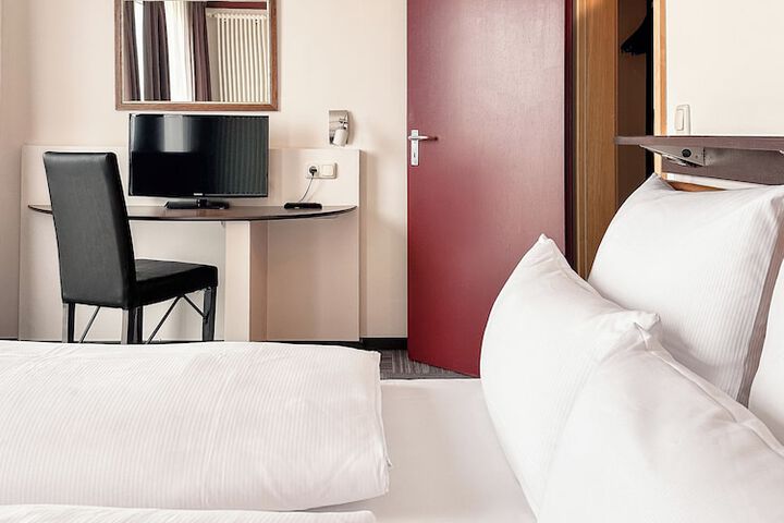 Room 21 of 32