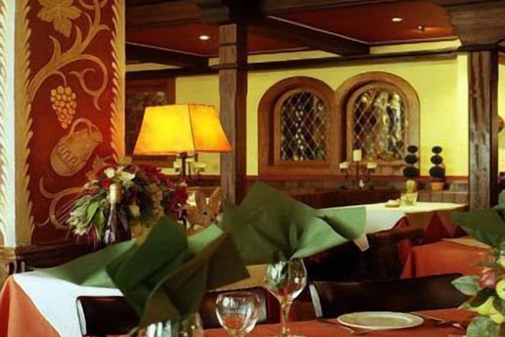 Dining 19 of 45