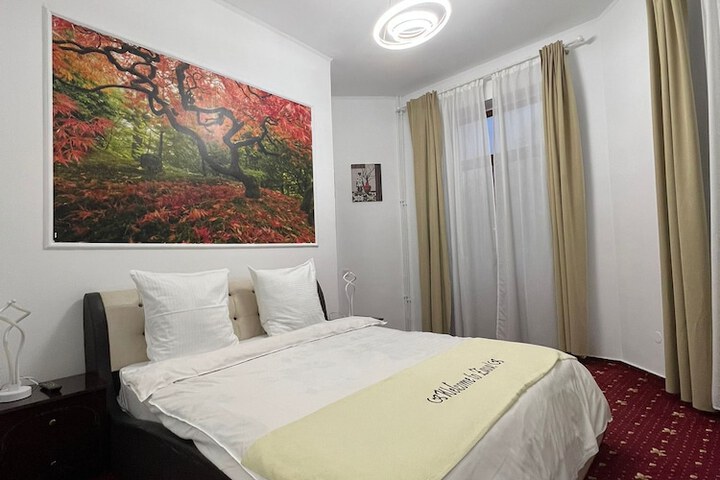 Room 6 of 30