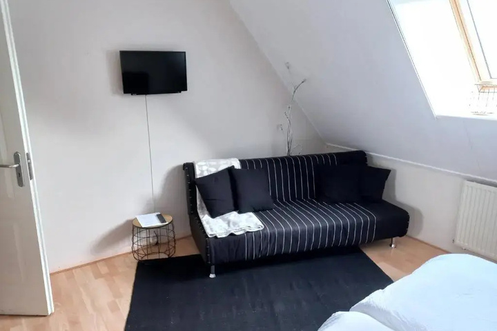 Room 6 of 14