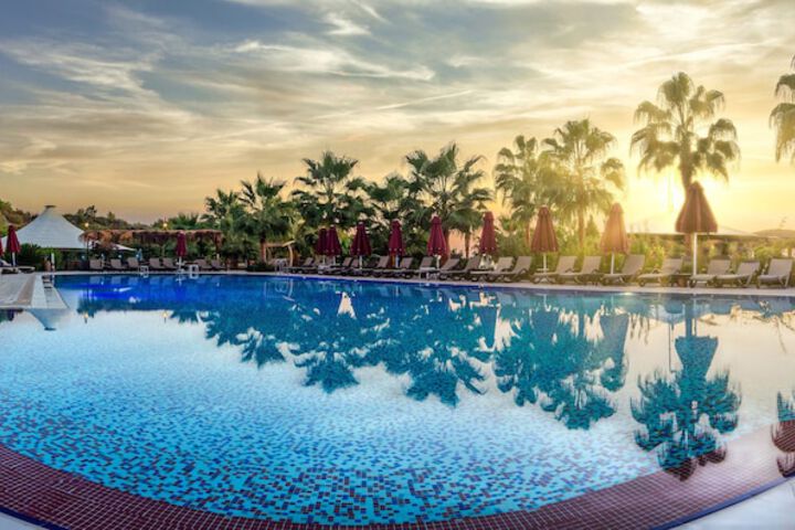 Hotel with Pool