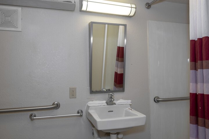 ADA Accessible Standard King (16 of 17)