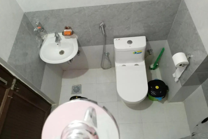 Room 9 of 25