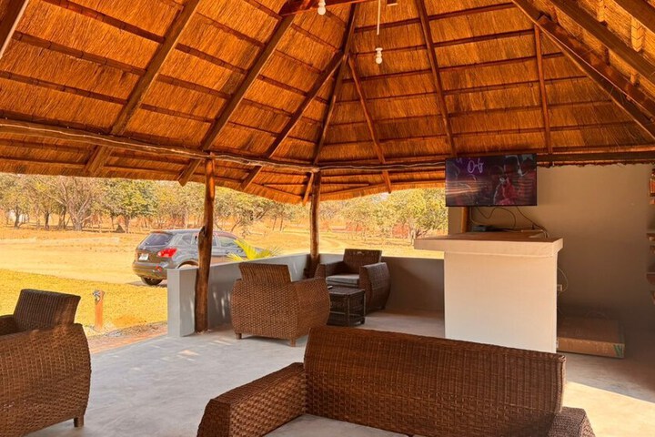Lounge 14 of 22