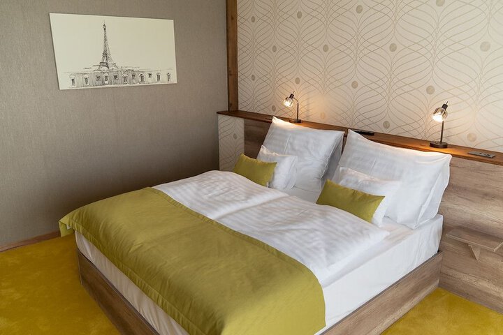 Room 4 of 13