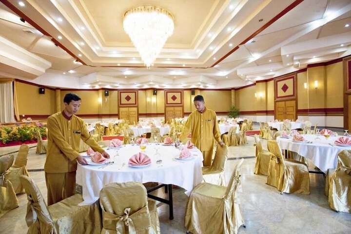 Ballroom/Hall 16 of 20
