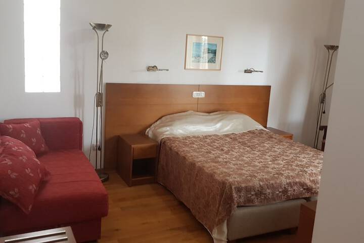 Room 6 of 10