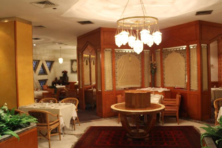Dining 4 of 23