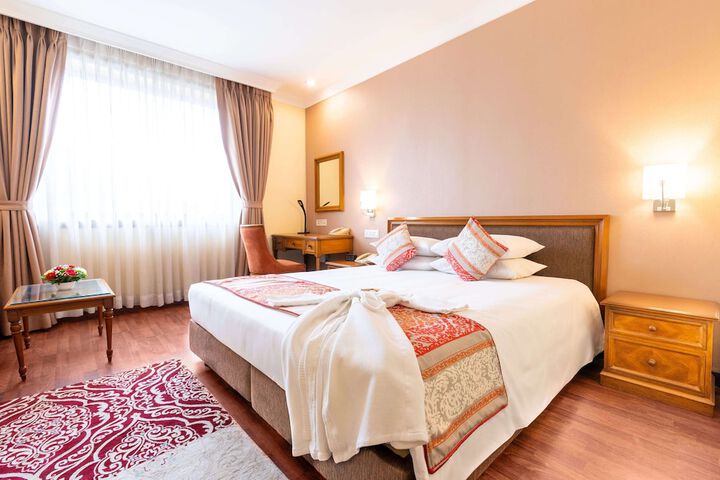 Room 32 of 172