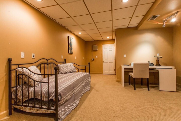 Room 2 of 44