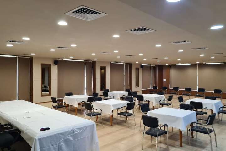 Business Center 8 of 10