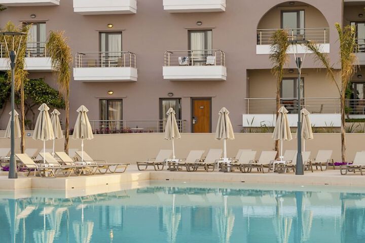 Hotel Pool