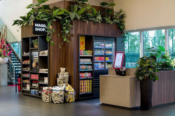 Entrance & Lobby