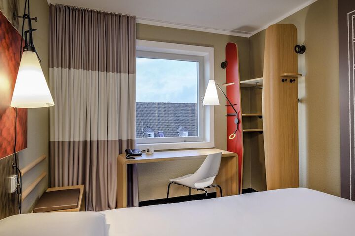 Room 11 of 27