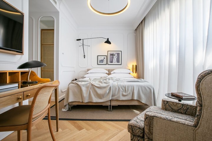 Room 3 of 81