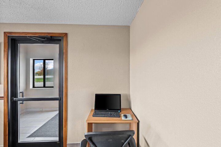 Business Center 23 of 28