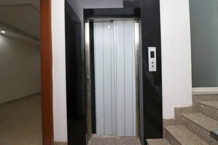 Room 10 of 10