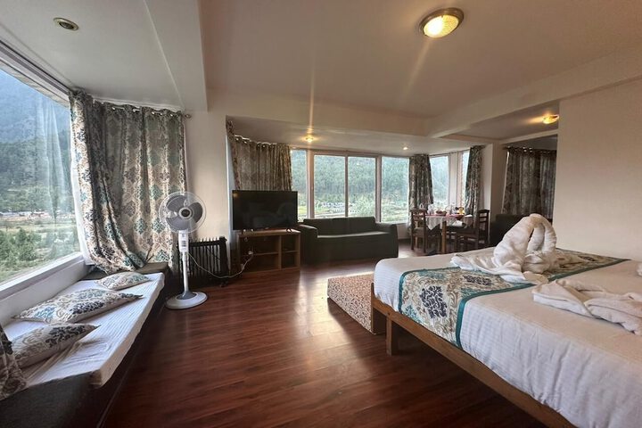 Room 10 of 81