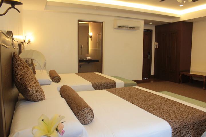 Room 7 of 32