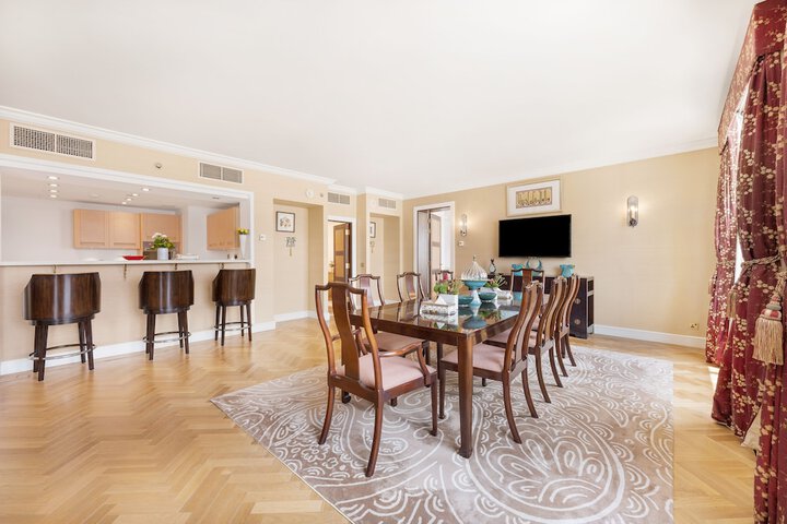 Room 24 of 74
