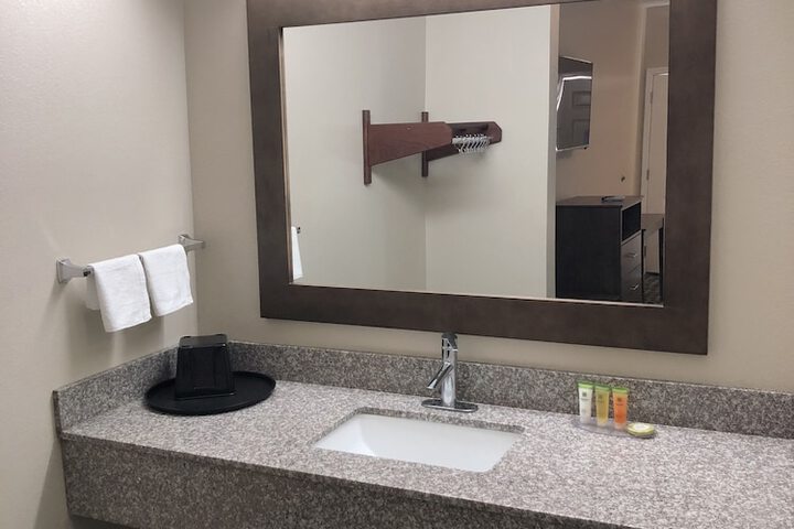 Room 7 of 8