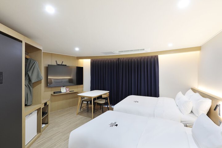 Room 56 of 74