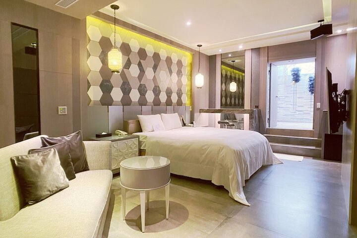 Room 3 of 28