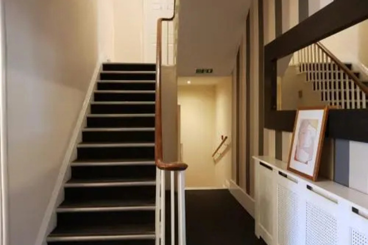 Room 8 of 11