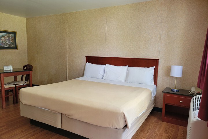 Room 6 of 34
