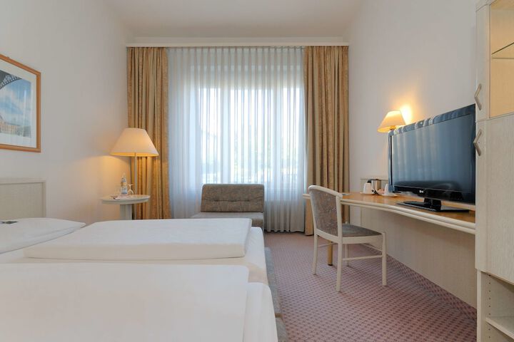 Room 16 of 33
