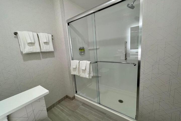 1 King Standard Walk in Shower (20 of 30)