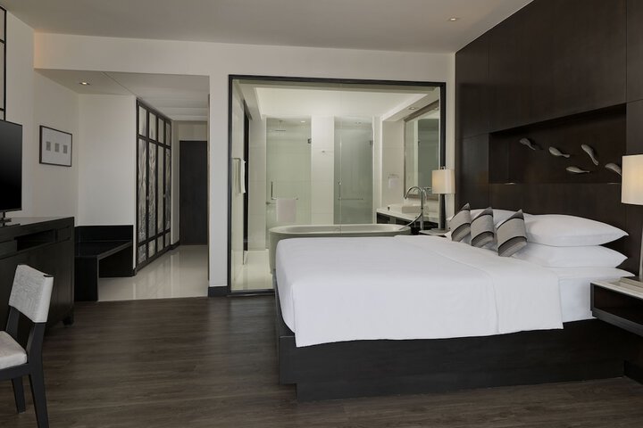 Room 44 of 185