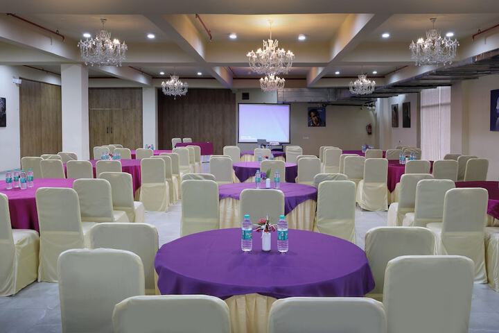 Ballroom/Hall 71 of 103