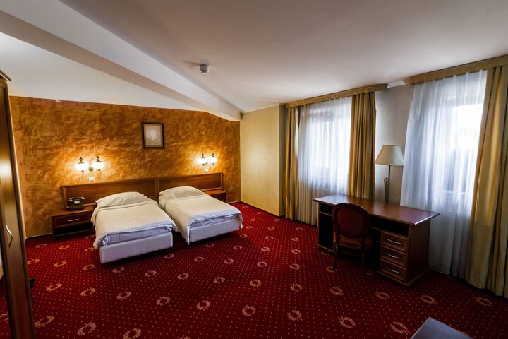 Room 10 of 78