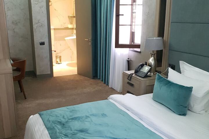 Room 43 of 80
