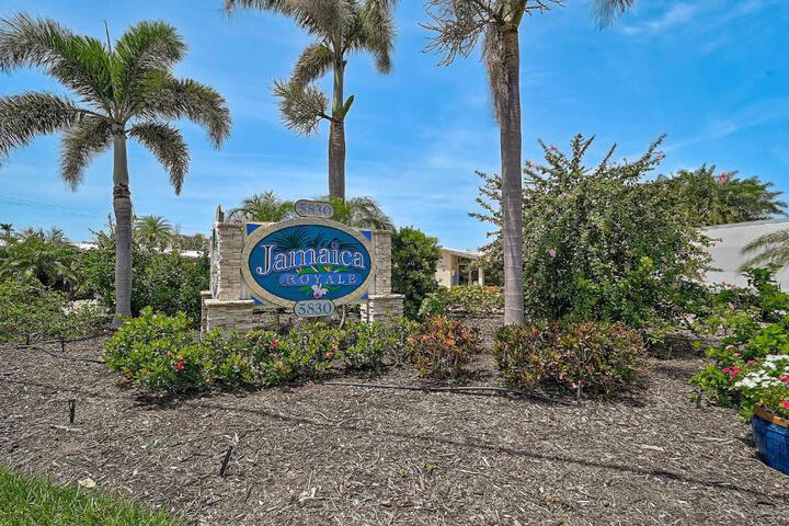 Jamaica Royale 101 in Siesta Key, FL