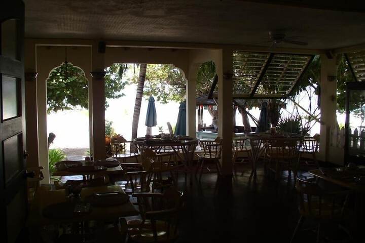 Dining 16 of 33