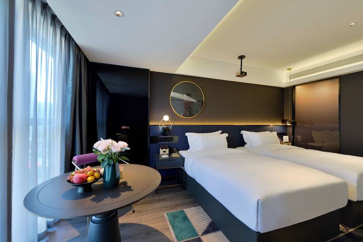 Room 8 of 25