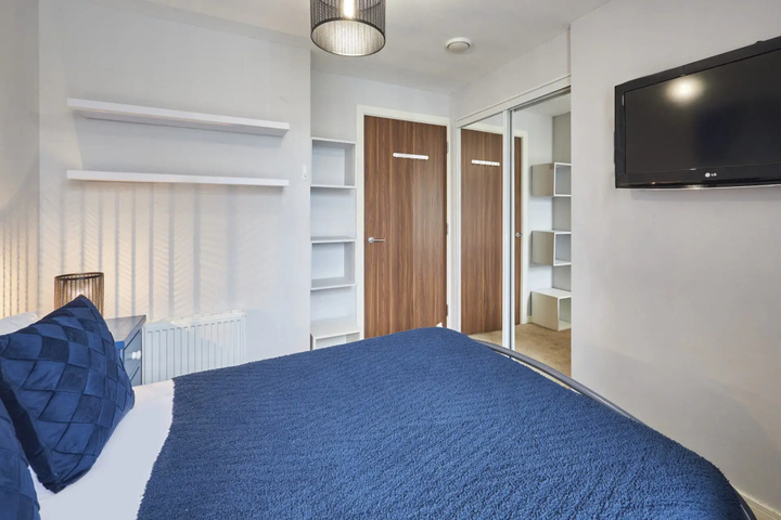 Room 5 of 16